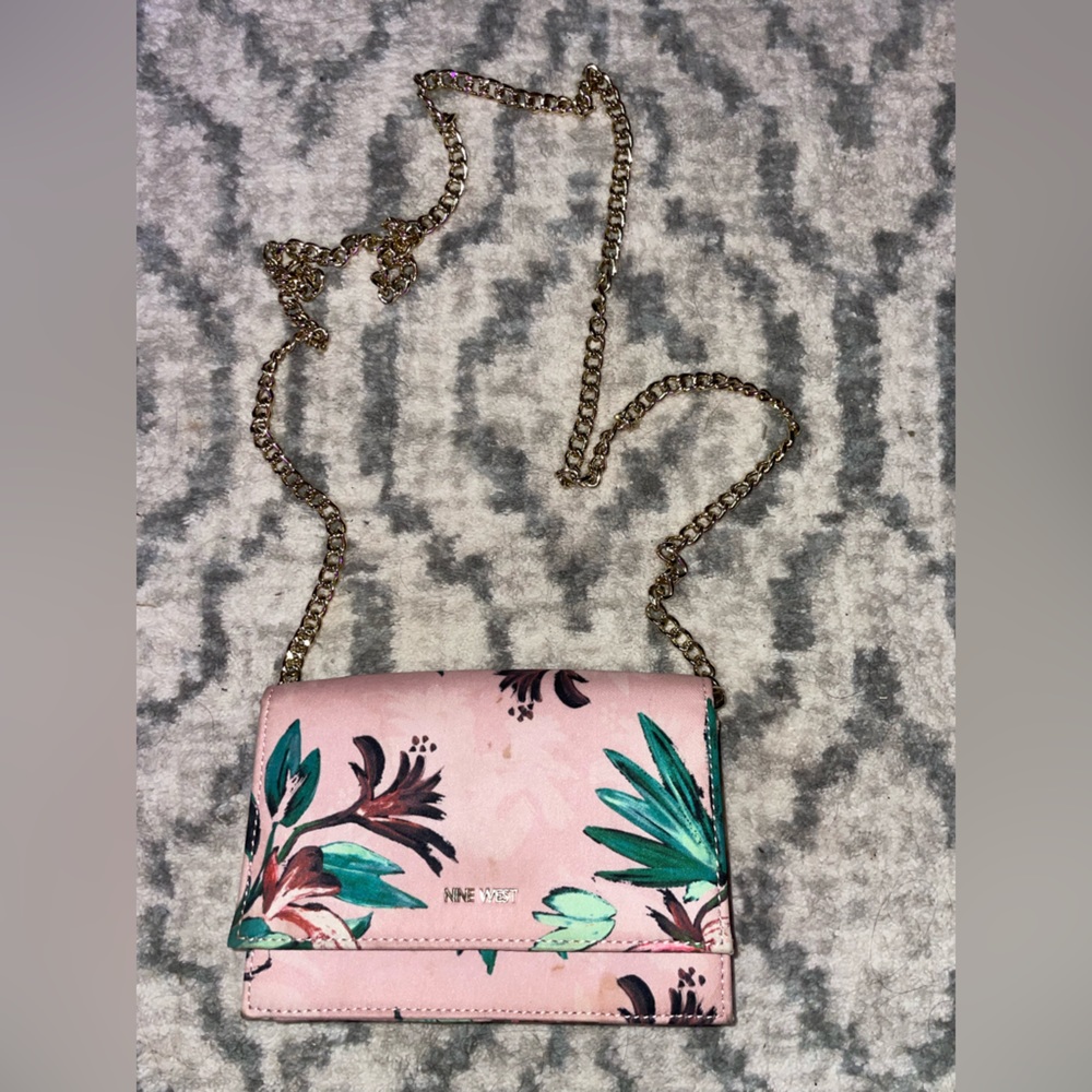 Nine West purse 👛 (has a gold plated chain) (still in great condition) - Picture 5 of 5